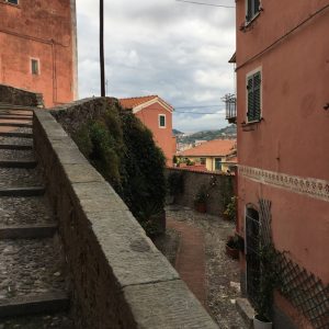Salita Via Revellino verso il Castello di Lerici. Location Scouting Italia. Duzimage