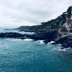 Location Scouting Italia - Tellaro, recensito come uno dei Borghi più belli d'Italia, fa parte del territorio del Comune di Lerici affacciandosi sul Golfo dei Poeti. Marina di Tellaro e campanile