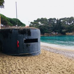 Baia di Fiascherino - Bunker seconda Guerra Mondiale. Lord Byron visse nei pressi di questa spiaggia- Location Scouting Italia - duzimage