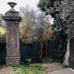 Cancellata all'inizo della scalinata che porta alla Spiaggia di Fiascherino con il Bunker della Seconda Guerra Mondiale - Location Scouting Italia - Duzimage