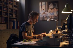 autoritratto del fotografo David Umberto Zappa al lavoro alla sua scrivania dello studio duzimage per articolo sulle keywords in WordPress