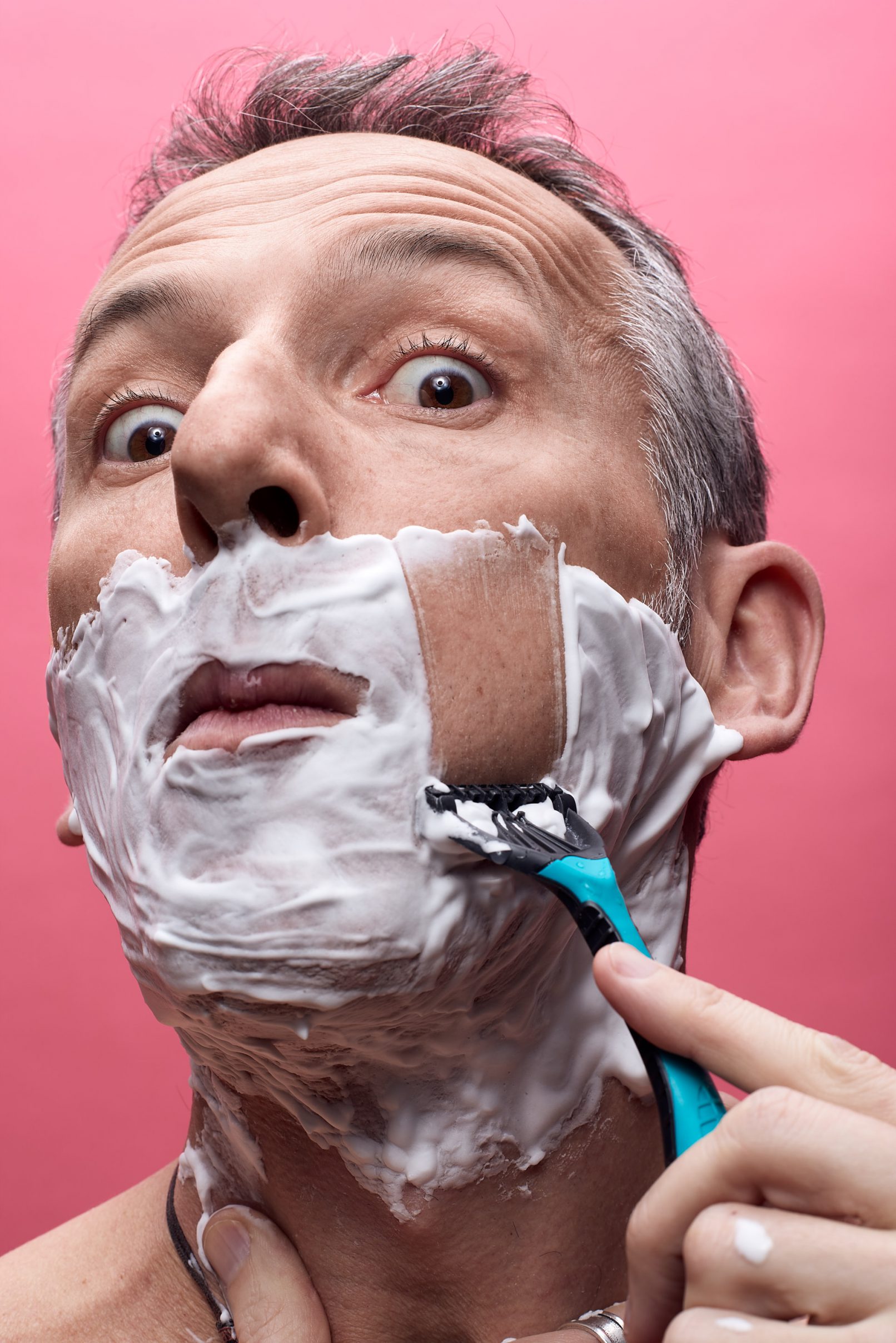 self-portrait of photographer David Umberto Zappa showing him ironically while shaving. David Umberto Zappa is a commercial, advertising and editorial photographer based in Italy. Autoritratto di David Umberto Zappa, ironico mentre si rasa. David Umberto Zappa é un fotografo commerciale, pubblicitario ed editoriale con sede in Italia.