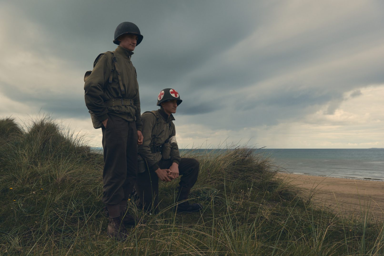 Portrait of two WWII soldiers along the shores of Normandy - Utah beach - ritratto di soldato lungo le spiagge della Normandia