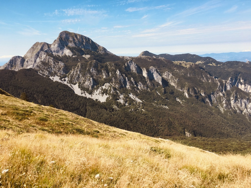 Vista parete nord del monte Sagro - Alpi Apuane. Prato di Passo Giovo