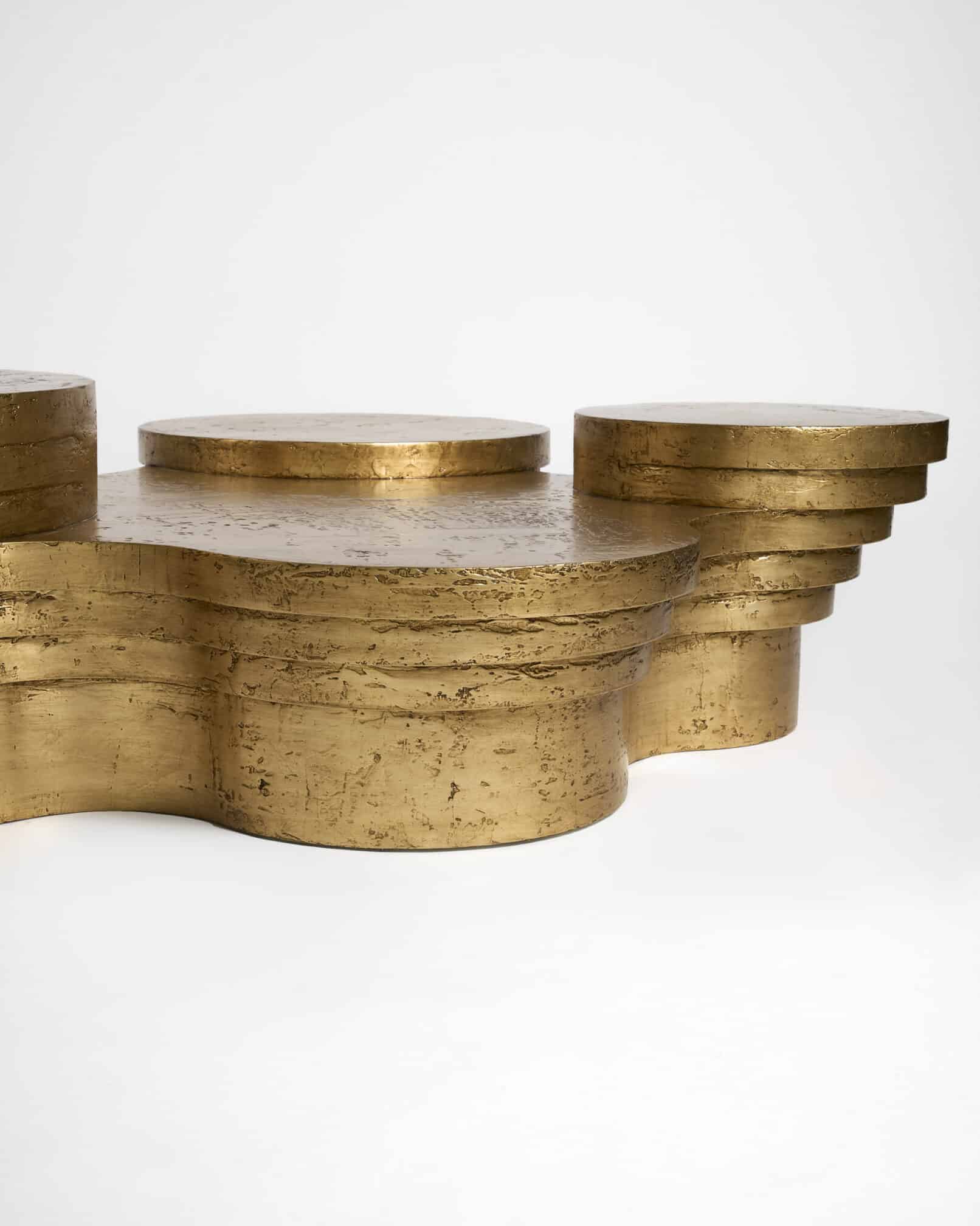 Portfolio fotografico architettura & design di David Umberto Zappa - tavolo da fumo color oro progettato da PIetro Franceschini Design e realizzato dallo studio WeDo